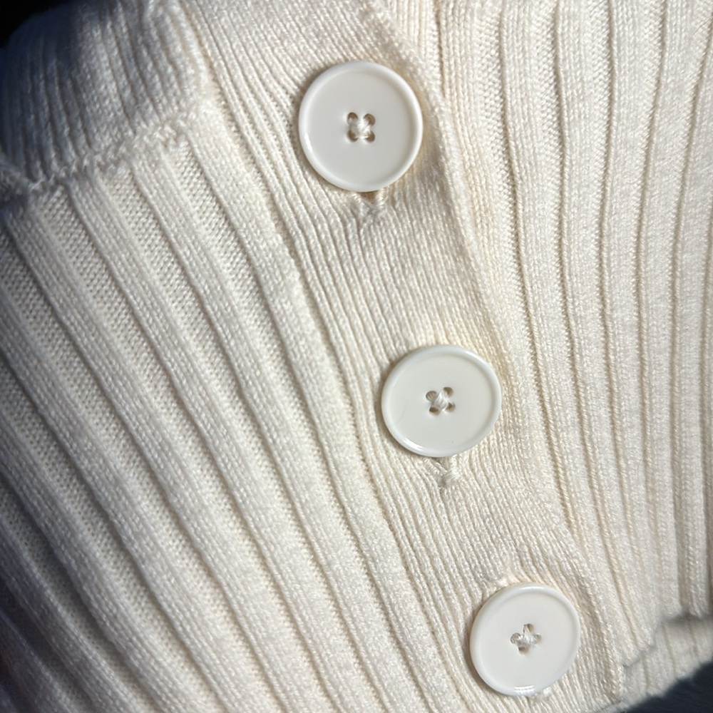 [Wilfred | Aritzia] Cropped Cream Button Up Cardi… - image 4